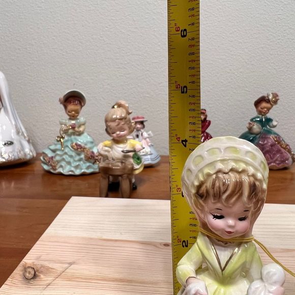 Josef Originals Rare COLONIAL DAYS SERIES, Girl in Green Spinning Wheel Figurine - Picture 10 of 10